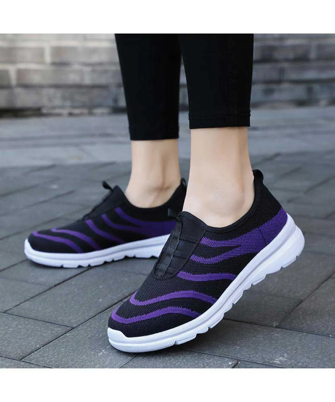 Black stripe pattern casual slip on shoe sneaker