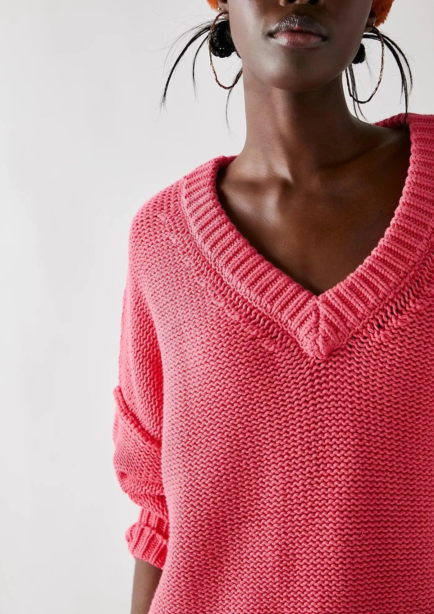 V-Neck Jumper in Strawberry Spitz