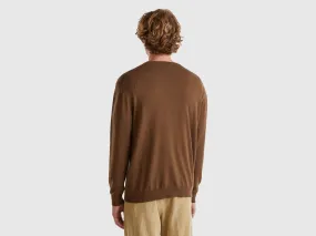 V-neck sweater in lightweight cotton blend - Brown | Benetton